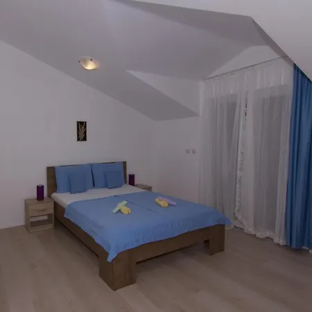 Onix Brodarica (Sibenik-Knin)